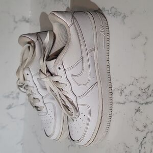Nike Air Force 1 LE